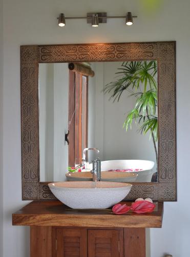 Ένα μπάνιο στο Villa Kami Ubud