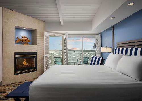 Ένα ή περισσότερα κρεβάτια σε δωμάτιο στο Inn at Morro Bay