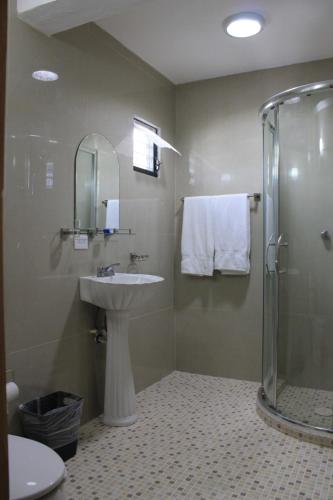 Ett badrum på Hotel La Casona Real