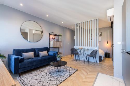 1 SU EDE - Dernier etage Ascenseur - 1 min Plage et Zone Pietonne