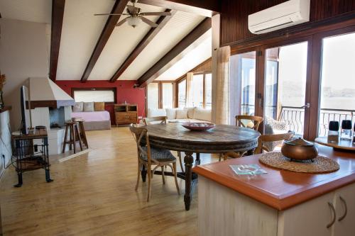 Φωτογραφία από το άλμπουμ του 3OdaKas PENTHOUSE στο Κας