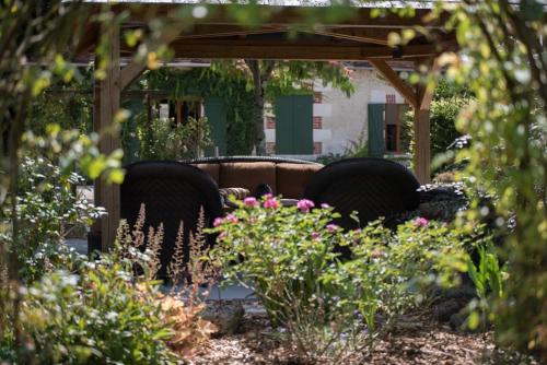 a garden with flowers and a pergola at LA DEMALERIE in Cheverny