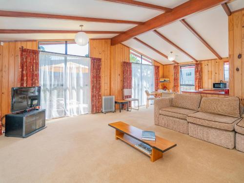 TV/Unterhaltungsangebot in der Unterkunft Sheppard's Rest - Pauanui Holiday Home