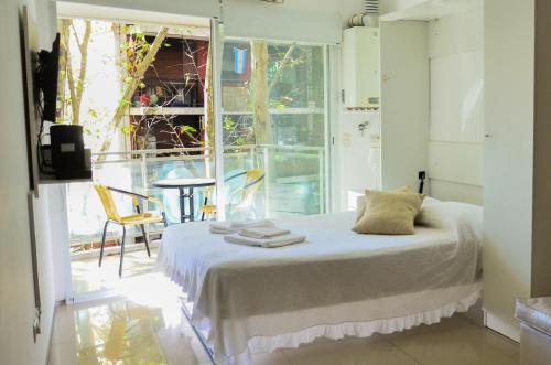 Ένα ή περισσότερα κρεβάτια σε δωμάτιο στο PALERMO Restaurantes y bares cerca de Estadio River Plate