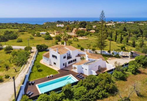 Villa Benagil Boutique - Moradia luxuosa com piscina aquecível e BBQ