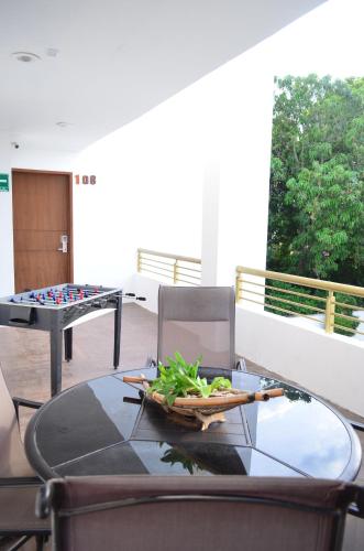 a living room with a table and a ping pong ball at Hotel Real Mercedes in Mérida