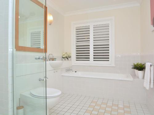 Bathroom sa Villa 3br De Saran Villa located within Cypress Lakes Resort