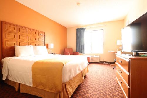 A bed or beds in a room at Days Inn by Wyndham Black River Falls - Access to ATV Trail
