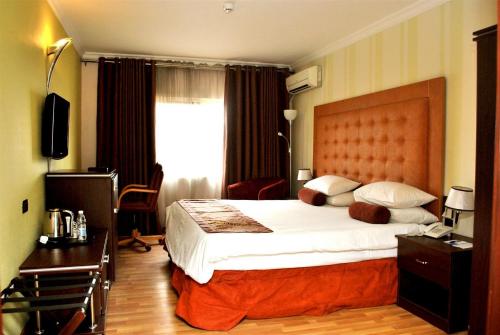 Afbeelding uit fotogalerij van Room in Lodge - Golden Tulip Port Harcourt Hotel in Port Harcourt