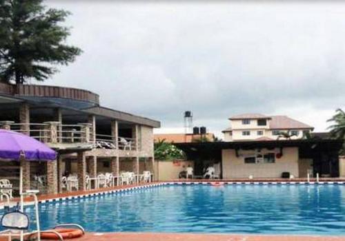 Der Swimmingpool an oder in der Nähe von Room in Lodge - Lotus Hotels and Suites