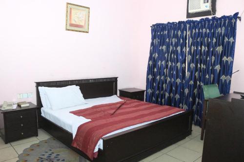 Cama ou camas em um quarto em Room in Lodge - The Golf Prince Hotel