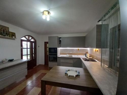 Кровать или кровати в номере Casa Crinei