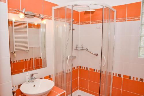 Ένα μπάνιο στο Héli apartman