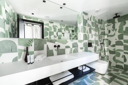 Ett badrum på Concepcio by Nobis, Palma, a Member of Design Hotels