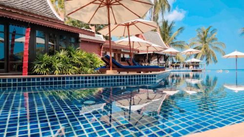 Bazén v ubytování Sasitara Thai Villas nebo v jeho okolí