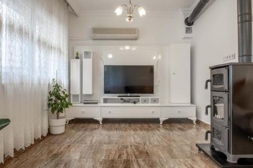 Villa Lale - 4 bed with top kitchen and garden!