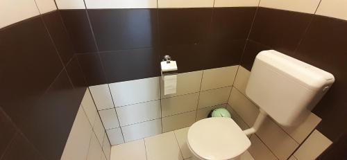 A bathroom at Thomas nyaraló