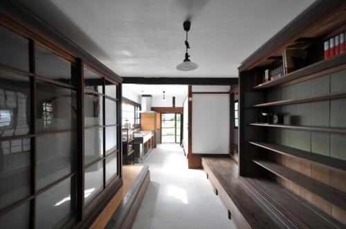 a hallway of a house with wooden shelves at 日向美々津の宿_Hyuga Mimitsu INN in Hyuga