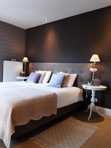 Casa-Cosi, tourist & business suites & flats with reserved parking included, private sauna bookableにあるベッド