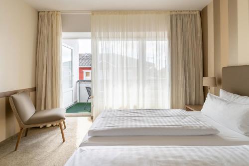 Postel nebo postele na pokoji v ubytování Hotel am Schlosspark garni