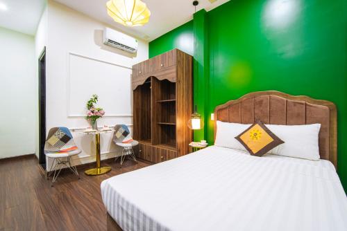 En eller flere senge i et værelse på Sun City Hotel Da Nang