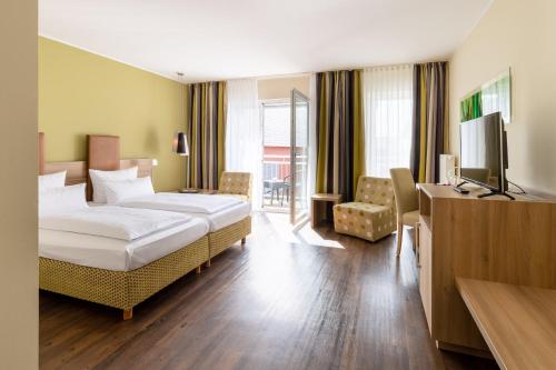 Postel nebo postele na pokoji v ubytování Hotel am Schlosspark garni