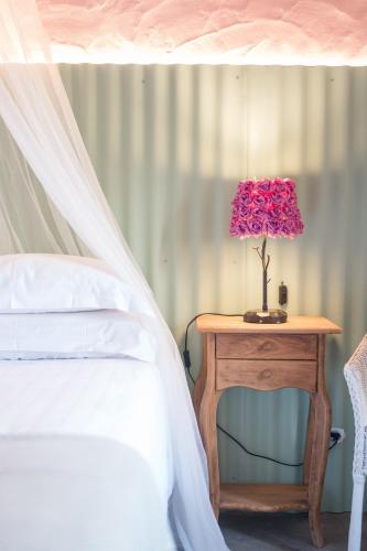 a bedroom with a bed and a table with a lamp at Monte Gois Country House e Spa in Curvatos