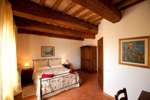 a bedroom with a bed in a room at Agriturismo Podere Marcampo in Volterra