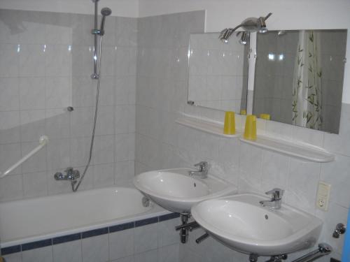 Bilik mandi di Golf & Ski Appartements Lesak