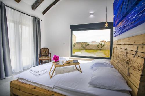 Ένα ή περισσότερα κρεβάτια σε δωμάτιο στο Villa Mala ZadarVillas