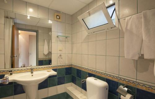 a bathroom with a sink and a mirror at Hotel Orhidea in Albena