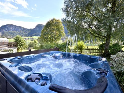 Ein allgemeiner Bergblick oder ein Berglick von der Ferienwohnung aus