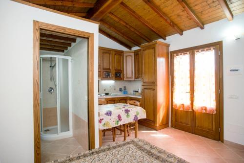A kitchen or kitchenette at Residenza Le Tartarughe