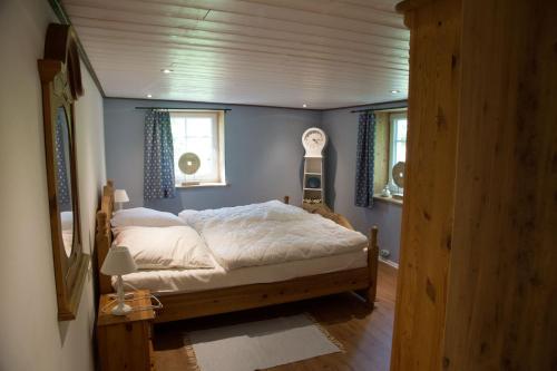 a bedroom with a bed in a room with blue walls at Zur alten Oele - Hochwertig und Familienfreundlich in Lenzkirch