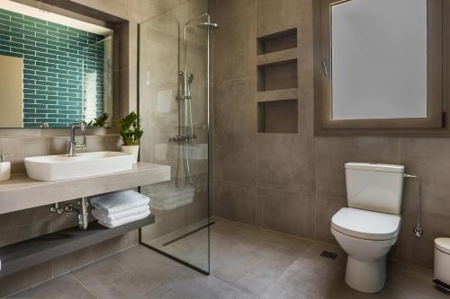A bathroom at Villa LAOURA