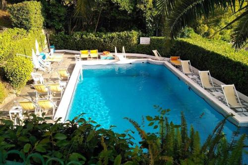 Bazén v ubytovaní [PORTOFINO] appartamento vista mare con piscina alebo v jeho blízkosti