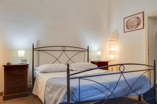 a bedroom with a bed and a dresser and two lamps at Casa Cavaliere in Perugia