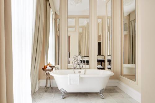 The Clermont London, Victoria Image