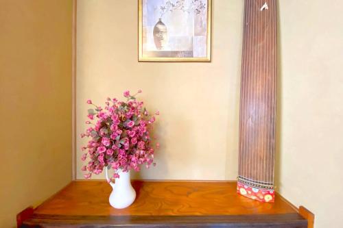 a vase with pink flowers sitting on a table at Youan in Fujikawaguchiko