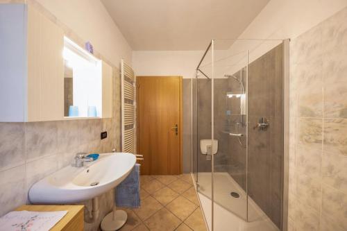 A bathroom at Appartamento Viola