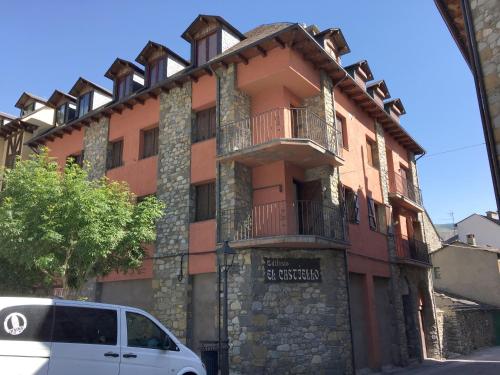 a white van parked in front of a building at B36 - Mayor 48, 1º - Villmor in Benasque
