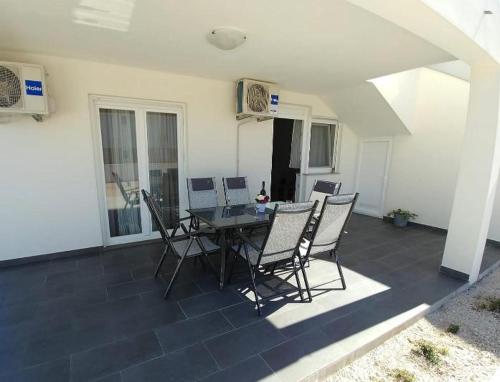Fotografie z fotogalerie ubytování Apartmani Valuna v destinaci Privlaka