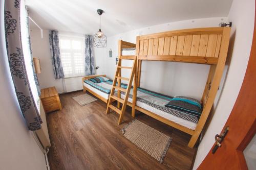 Tempat tidur dalam kamar di Apartament Marcel