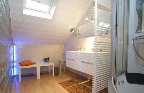 a bathroom with a sink and a table at vakantiehuis Plassendale in Oudenburg