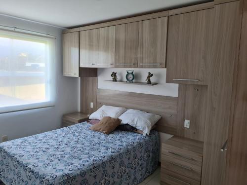 Кровать или кровати в номере Lindo Village na Praia de Stellamaris