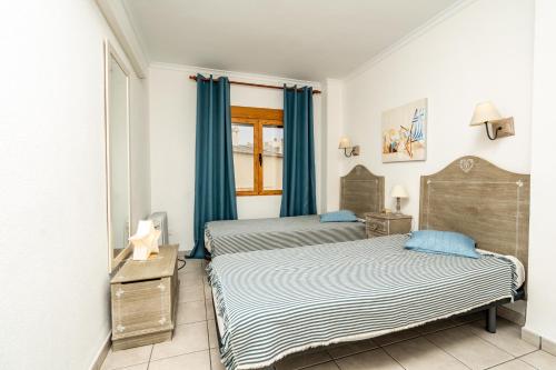 Postel nebo postele na pokoji v ubytování Bungavilla House in La Isla