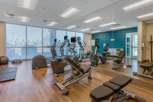 a gym with treadmills and elliptical machines at Holiday Inn Express & Suites - Phoenix Dwtn - State Capitol by IHG in Phoenix