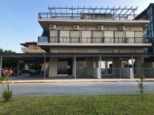 a building with a balcony on the side of a street at Blue Horizon in Nei Poroi