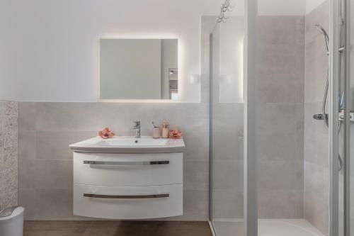 Ένα μπάνιο στο Villa Neo