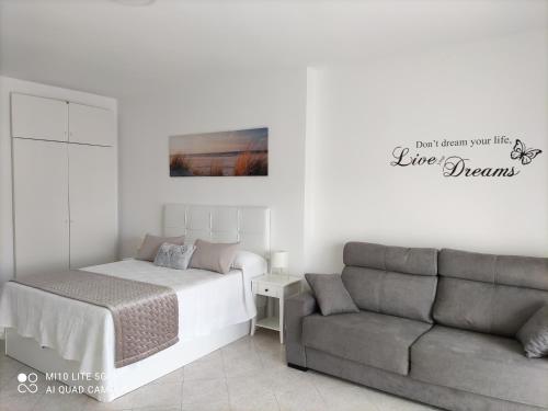 BenalSuite estudio, piscina y playa en BenalBeach, Benalmadena